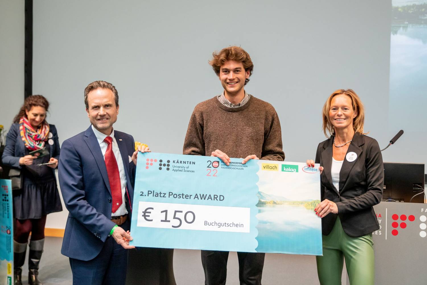 <p><em>MCI student and project assistant Nicolas Soehlemann received the 2<sup>nd</sup> Place Poster Award. © FH Kärnten / Stefan Köchel</em></p>