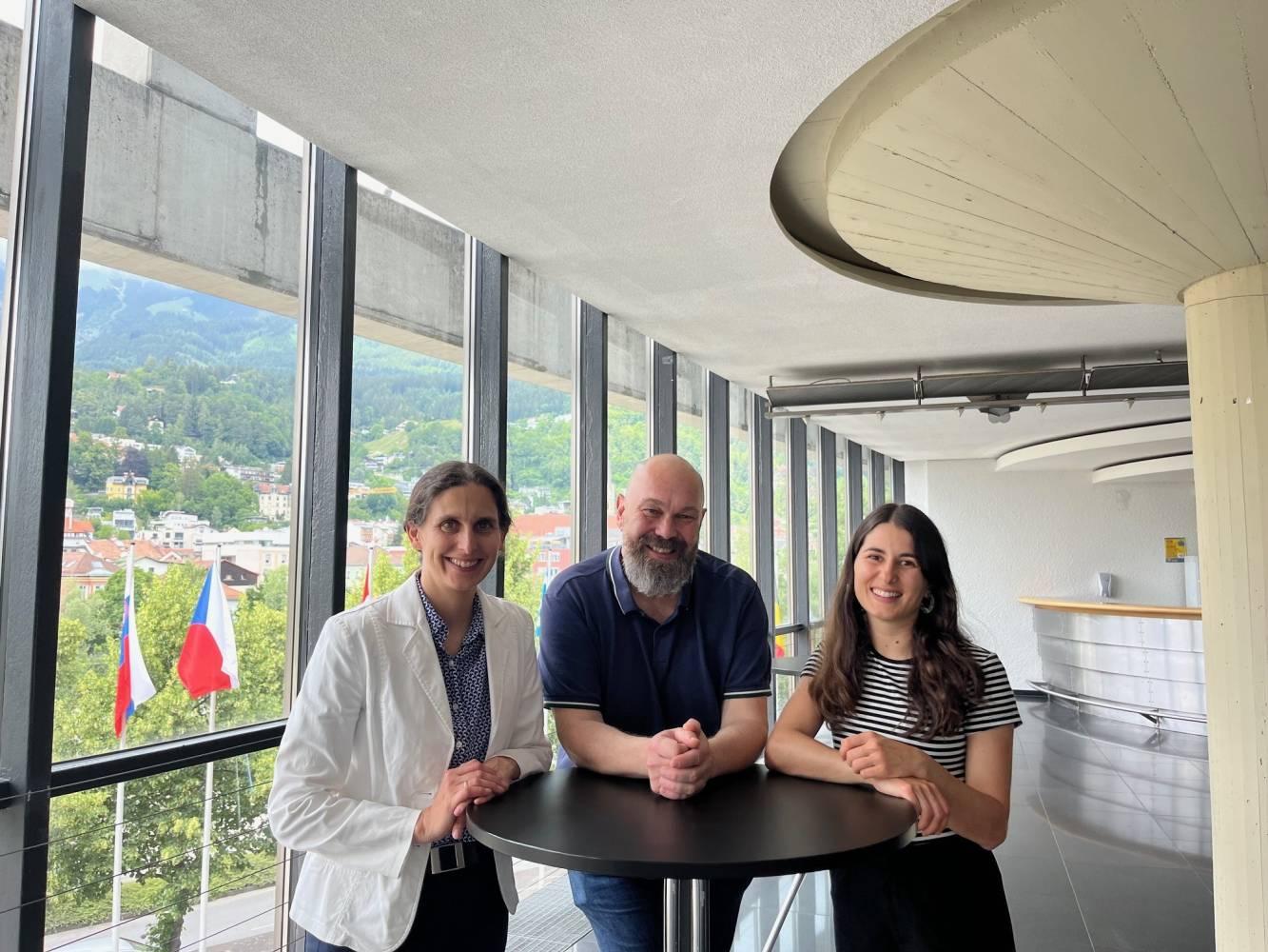 <p>Das Organisationsteam rund um das Pop-Up Village: Renate Windbichler, Frank Amort, Laura Schamberger (v.l.n.r.). ©Renate Windbichler</p>
