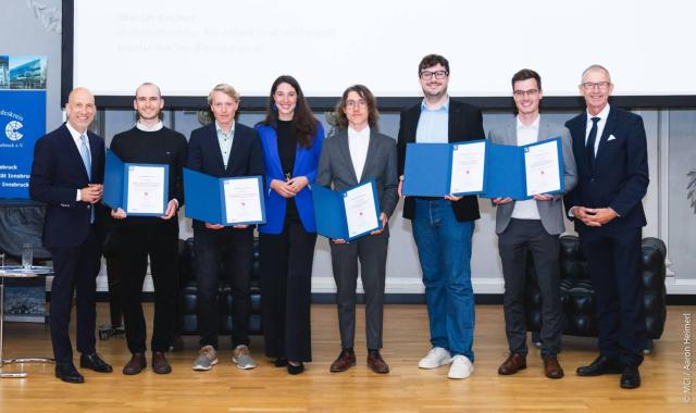<p>V.l.n.r.: BM Martin Kocher, Simon Winkler, Michael Kresta, LVPin Sophia Kircher, Thomas Gadner, Klemens Losso, Lucas Schuchter, Rektor Andreas Altmann // ©MCI / Aaron Heimerl</p>