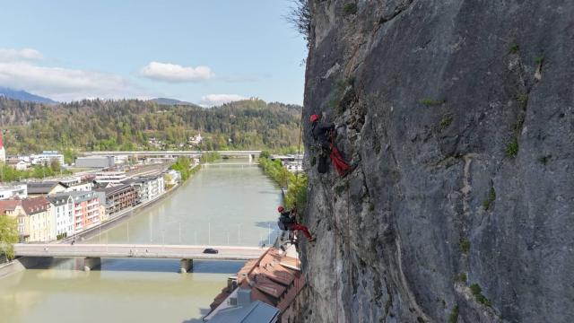 <p>Anbringung von Sensoren am Steinschlagnetz Festung Kufstein © GMD GmbH</p>