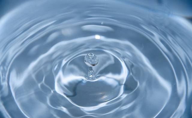 <p>Sauberes Wasser ist ein bedrohtes Gut, das es zu erhalten gilt © Unsplash</p>