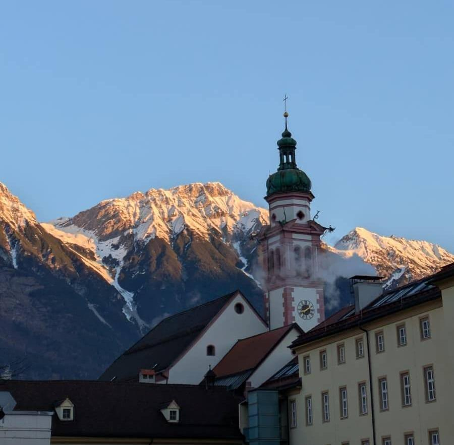 <p>MCI Studierende Viktoria Strasser zeigt Incomings Innsbruck. </p>
