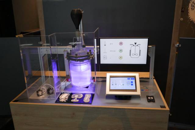 <p>Demonstration bioreactor for simulating different growth conditions to optimize the cultivation of microorganisms. ©MCI/Sonja Hirschl-Neuhauser</p>