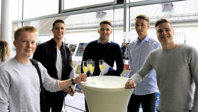 <p>Wir begrüßen unsere neuen & treuen Studierenden </p>