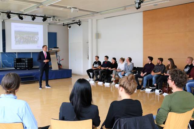 <p>Wir begrüßen unsere neuen & treuen Studierenden </p>