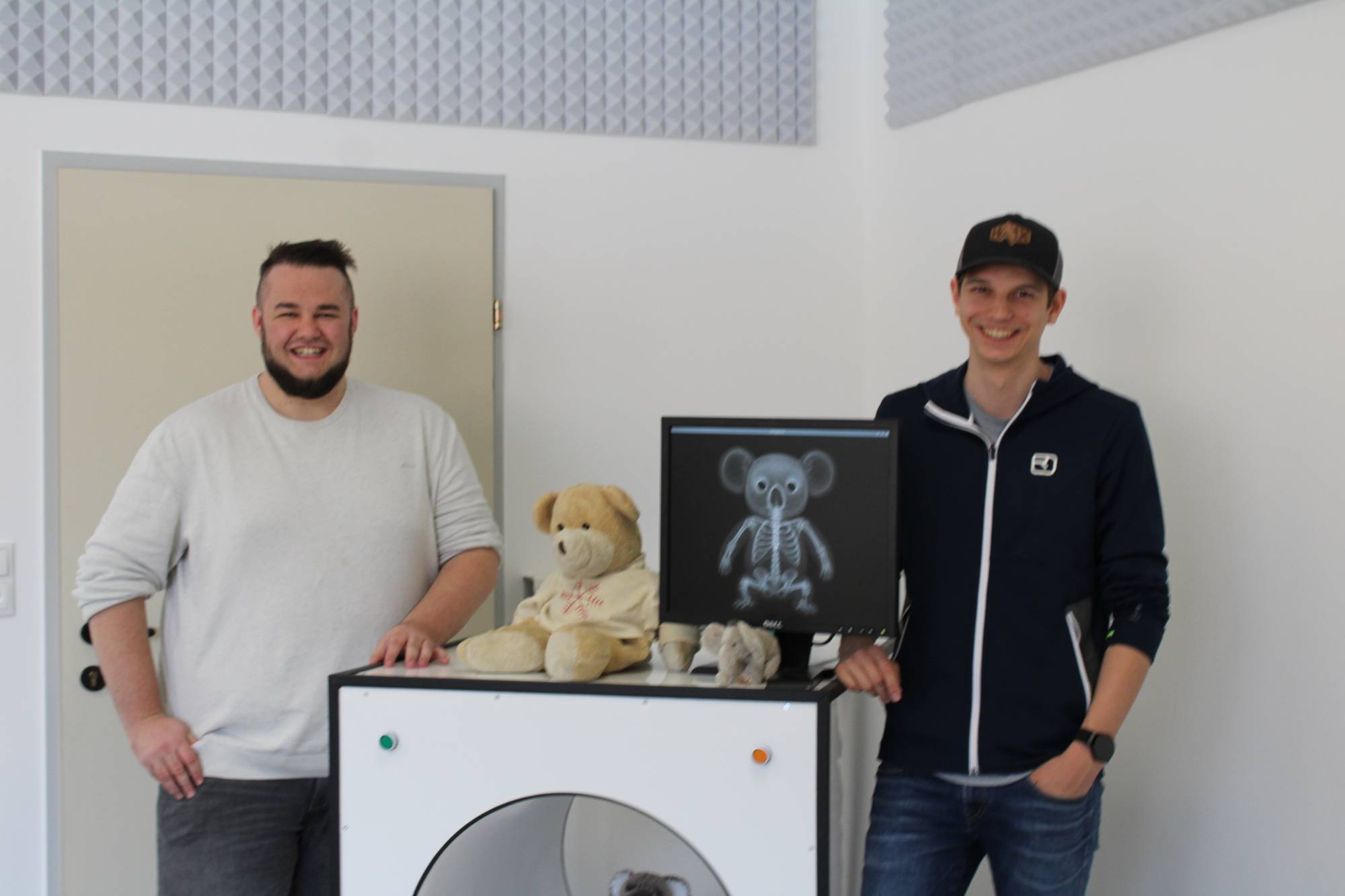 <p>Alexander Kometer and Georg Sagmeister present their MRT ©MCI/Anna Knabl</p>