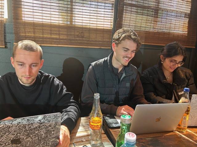 <p>Kreative Köpfe bei der Arbeit © Healink</p>