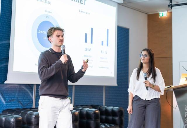 <p>Healink bei einem Pitch ihres Produktes Lifesense © MCI/Marc Scherr</p>