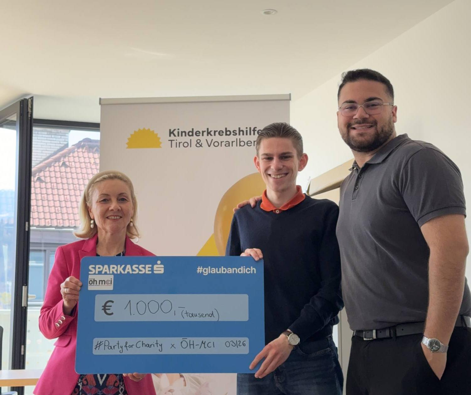 MCI-Studierende sammeln 1.000 Euro für die Kinderkrebshilfe Tirol und Vorarlberg 