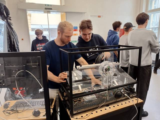 <p>MCI students presented their current lab exercises and thesis projects ©MCI/Walder</p>