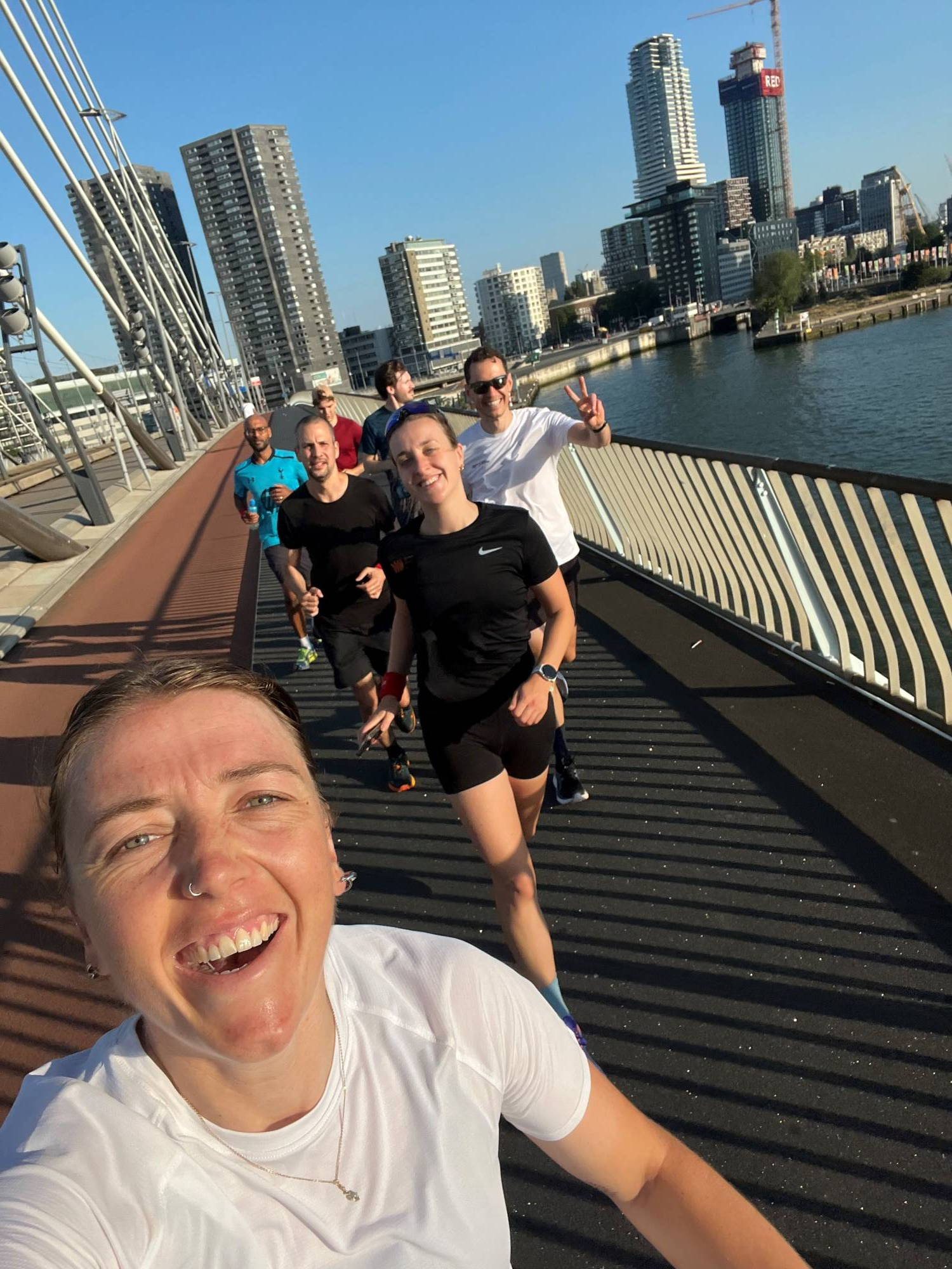 <p>Early Morning Run mit Konferenzteilnehmer:innen durch Rotterdam</p>