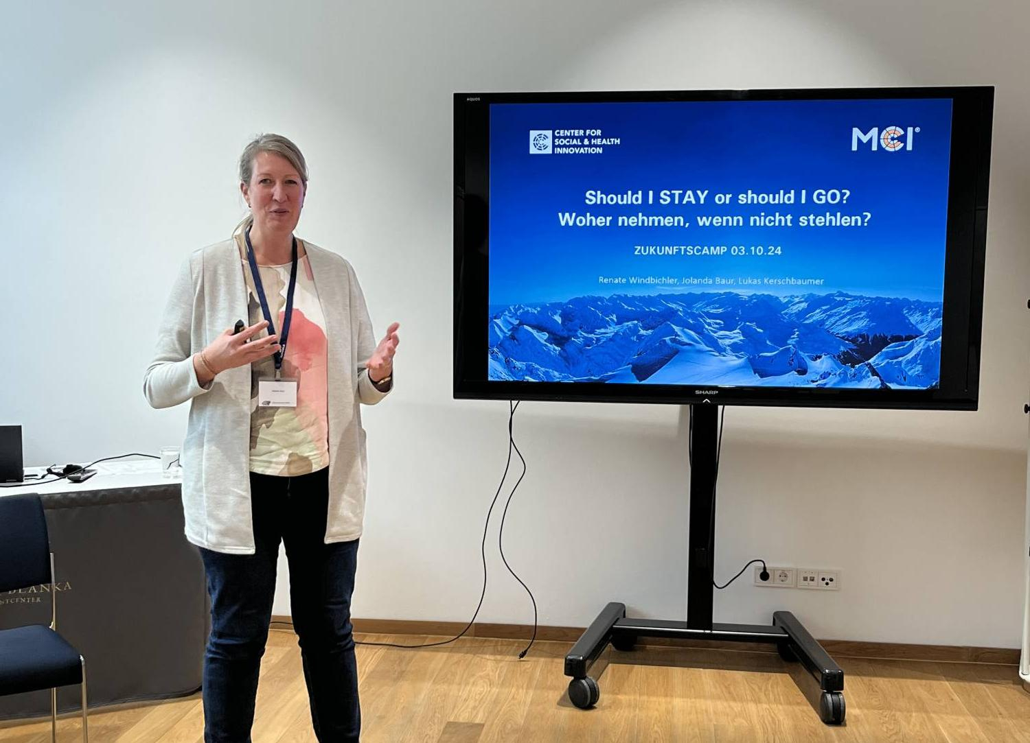 <p>Jolanda Baur presents Keynote „Should I stay or should I go?” ©MCI</p>