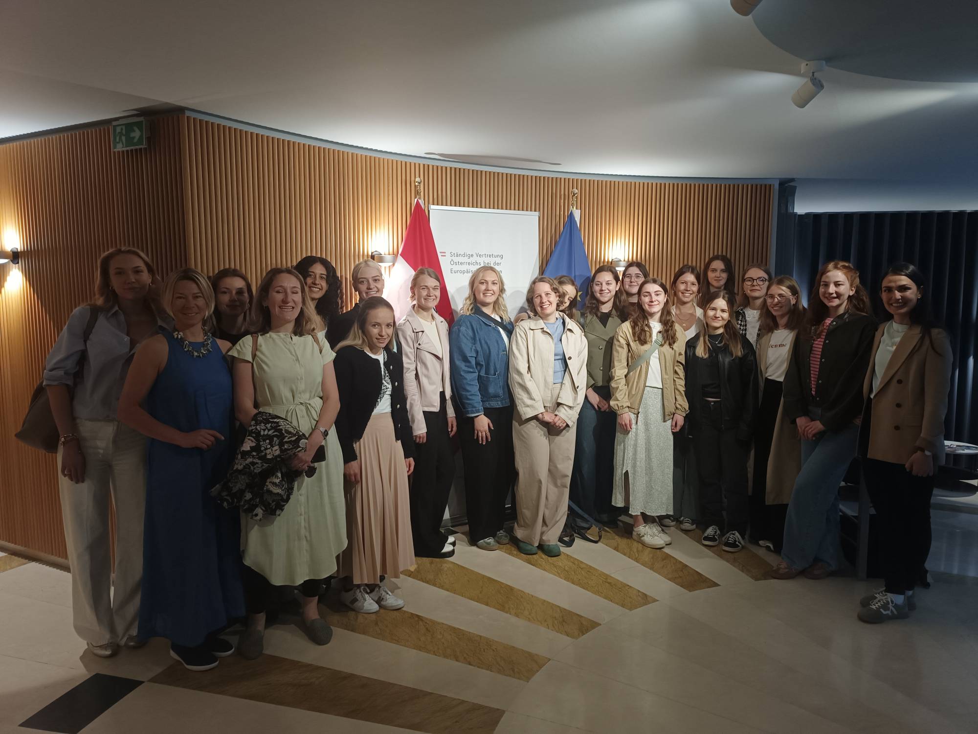 <p>Students at the Permanent Representation of Austria to the European Union © MCI</p>