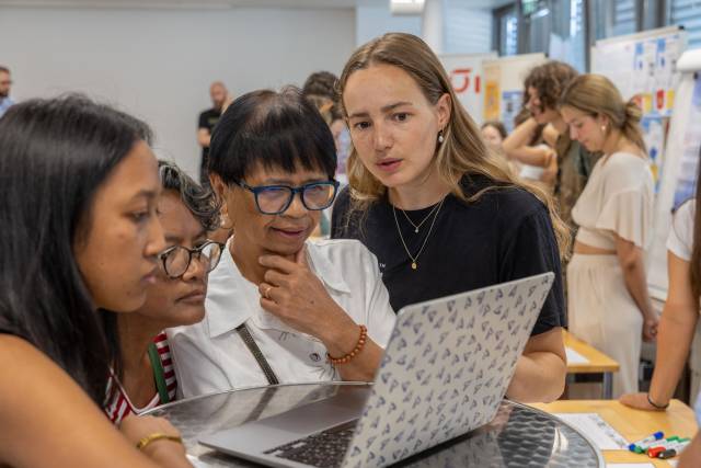 <p>Praxispartner Smile4Madagaskar bei der Projektmesse © LPD Tirol</p>
