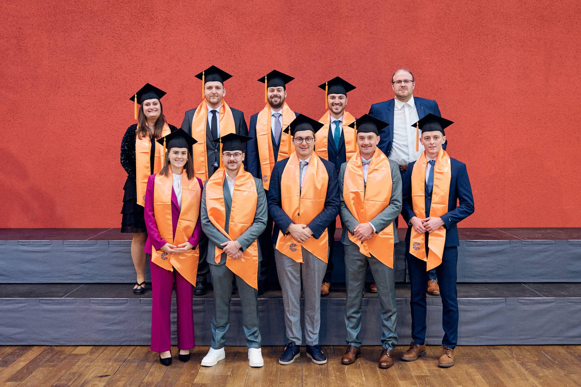 <p>Im Debüt-Jahrgang 2021 des dualen Studiums am MCI durfte Studiengangsleiter Werner Stadlmayr am Sponsionstag neun Studierenden zum Abschluss ihres Bachelorstudiums Smart Building Technologies gratulieren. ©Klaus Maislinger</p>