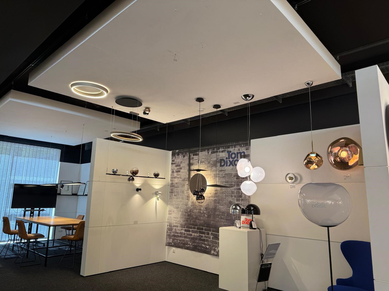 <p>The&nbsp;SBT cohort of 2024 enjoyed the varied insights at the Vomp headquarters of partner company PLANLICHT.&nbsp;© MCI/Silvia Öttl</p>