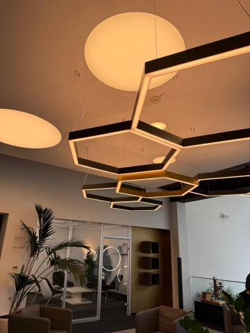 <p>The&nbsp;SBT cohort of 2024 enjoyed the varied insights at the Vomp headquarters of partner company PLANLICHT.&nbsp;© MCI/Silvia Öttl</p>