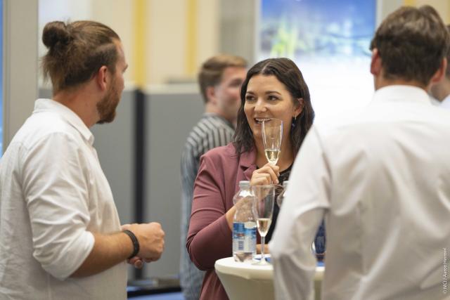 <p>Following the welcoming speeches, a snack and drinks buffet provided a relaxed atmosphere for discussions in the foyer of the MCI Technologies & Life Sciences Campus. ©MCI / Heimerl</p>