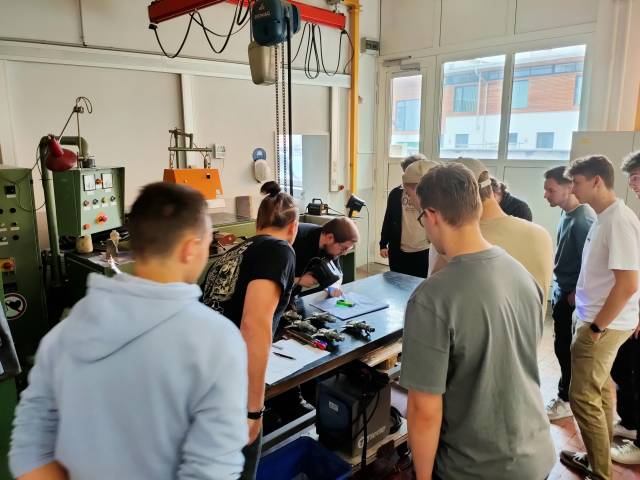 Werkstoffe und Materialtechnik anschaulich angewandt
