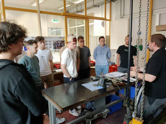 <p>Using the systems, the students of cohort 2024 were taught the technical implementation in practice in addition to the preparatory knowledge elements in the lecture hall. ©MCI/Martin Spruck</p>