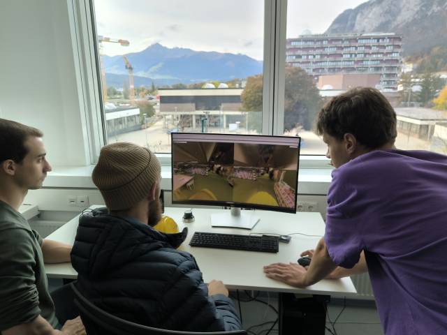 <p>Integrale, ganzheitliche Planung am 3D-Modell – für die Studierenden von Smart Building Technologies eine zentrale Ausbildungskomponente, wie sie im täglichen Betrieb mittels CDE (Common Data Environment) am iBT angewandt wird. Foto: © Markus Gantner & Felix Gostner</p>