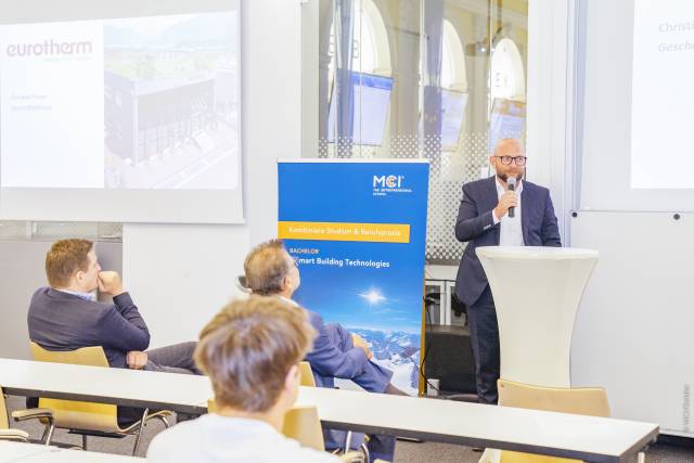 <p>Vonseiten Eurotherm S.p.A. sprach Geschäftsführer Christian Pezzei über die großen Chancen des dualen Studienprogramms. Foto: MCI-Geisler</p>