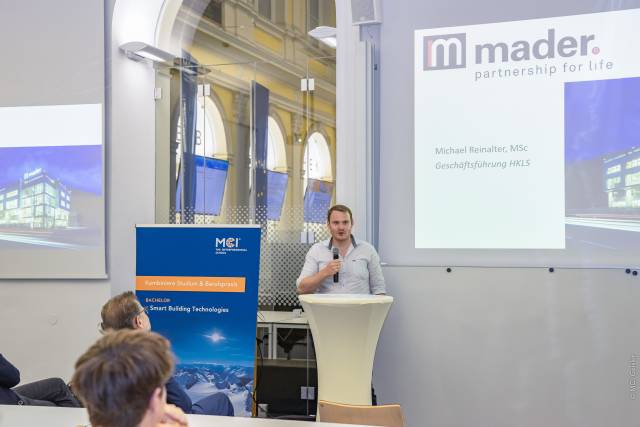 <p>Michael Reinalter, Geschäftsführer im Bereich HKLS (Heizungs-, Klima-, Lüftungs- und Sanitärtechnik) der Firma Mader GmbH betonte seine Verbindung zum MCI durch sein eigenes, bereicherndes Studium im Studiengang Umwelttechnik. Foto: MCI-Geisler</p>