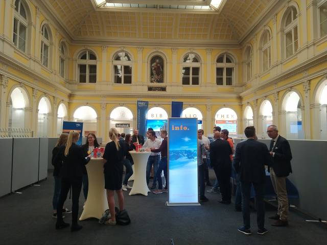 <p>Ein gegenseitiges Kennenlernen <em>aller</em> Geschäftspartner und Studierenden in feierlichem Rahmen stand an diesem Abend im Fokus. Foto: MCI-Hofer</p>