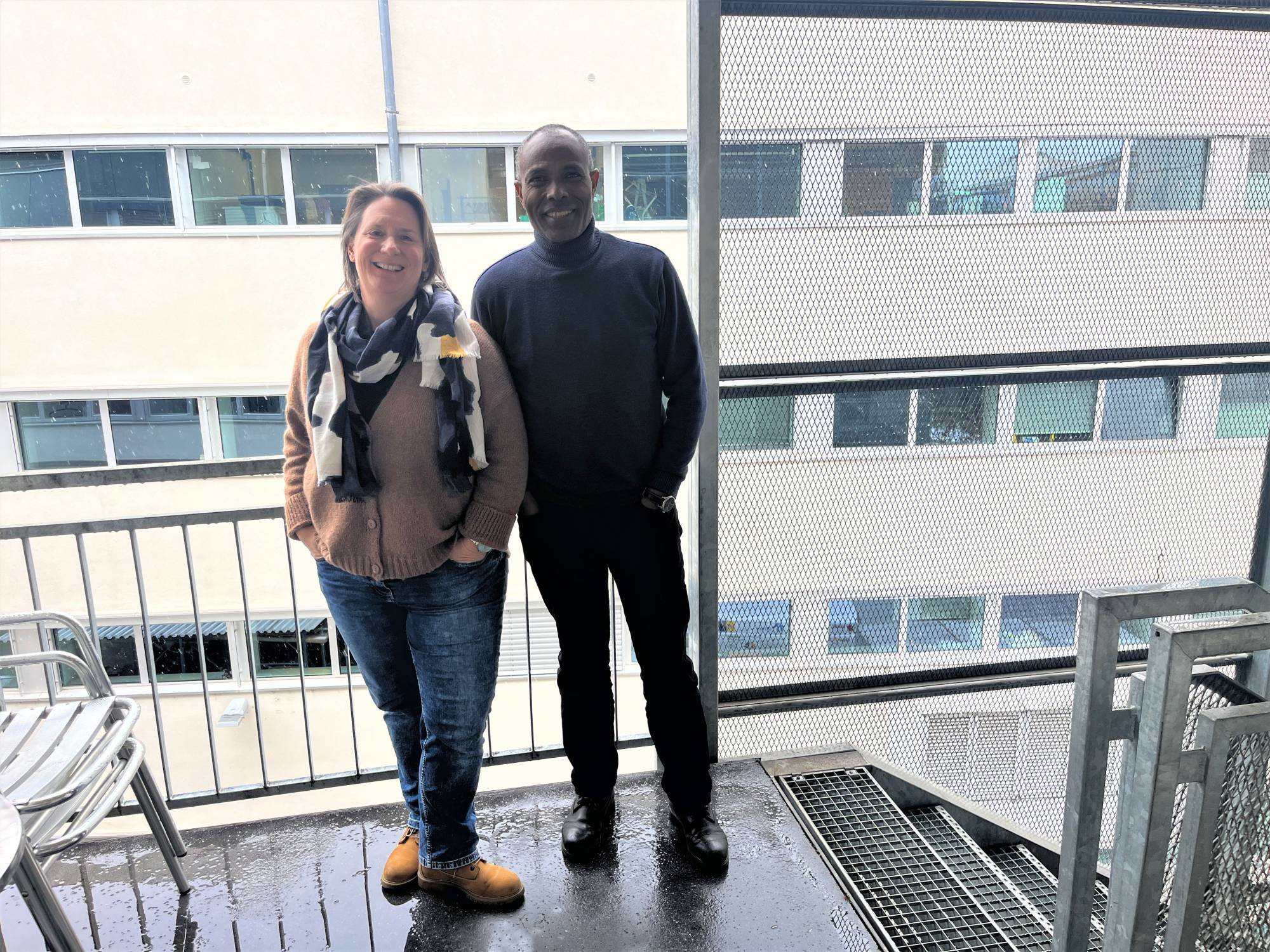 <p>Hochschulprofessorin Christina Lienhart und Studiengangsleiter Belachew Gebrewold auf dem Weg zum Josefi-Treffen der AK Tirol ©MCI/Verena Schmid</p>