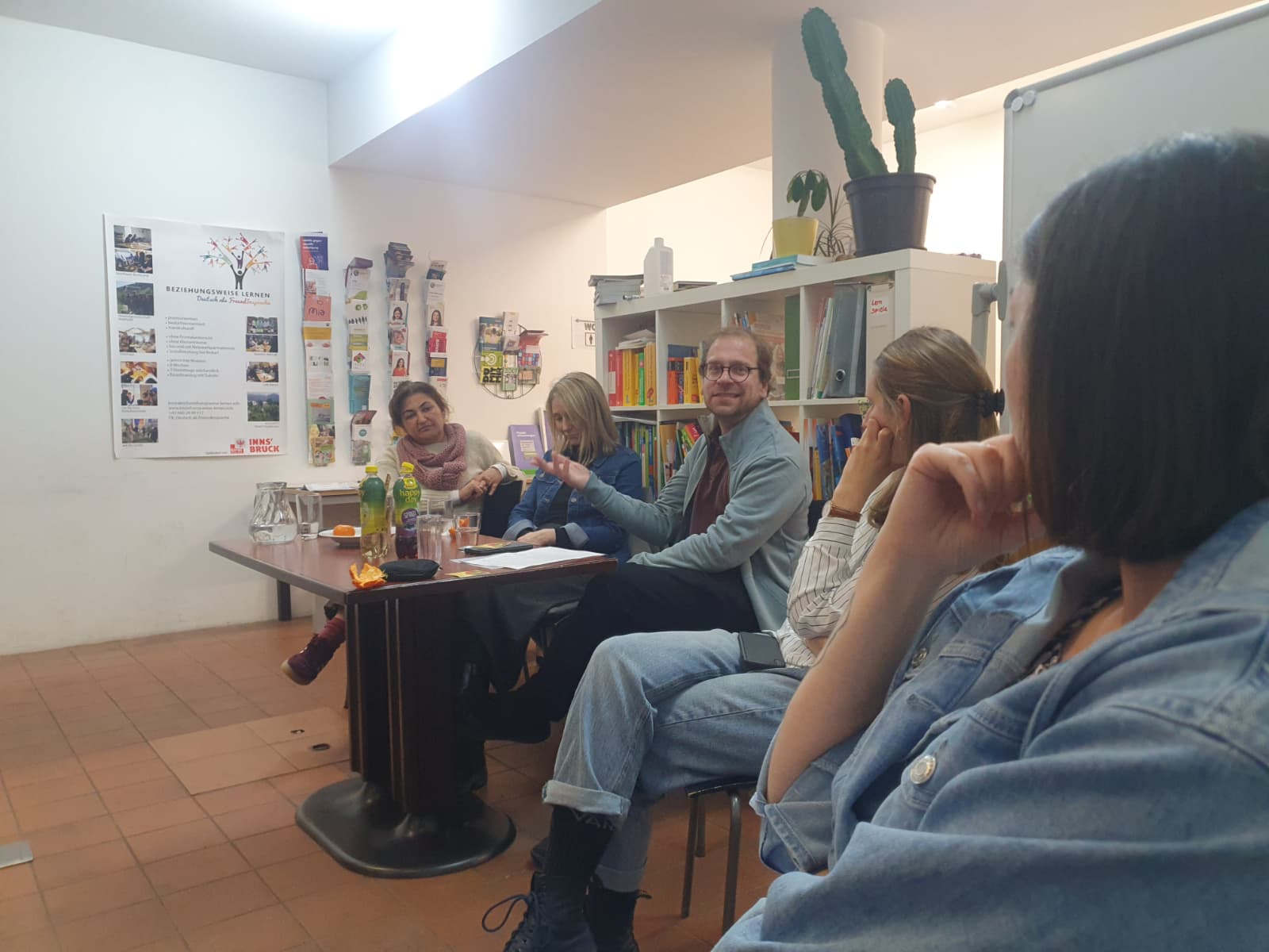 <p>Impulse anlässlich des WSWD 2026:&nbsp;Austausch beim Verein Beziehungsweise Lernen ©Lea Thoms</p>