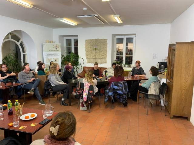 <p>Impulse anlässlich des WSWD 2026:&nbsp;Austausch beim Verein Beziehungsweise Lernen ©Lea Thoms</p>