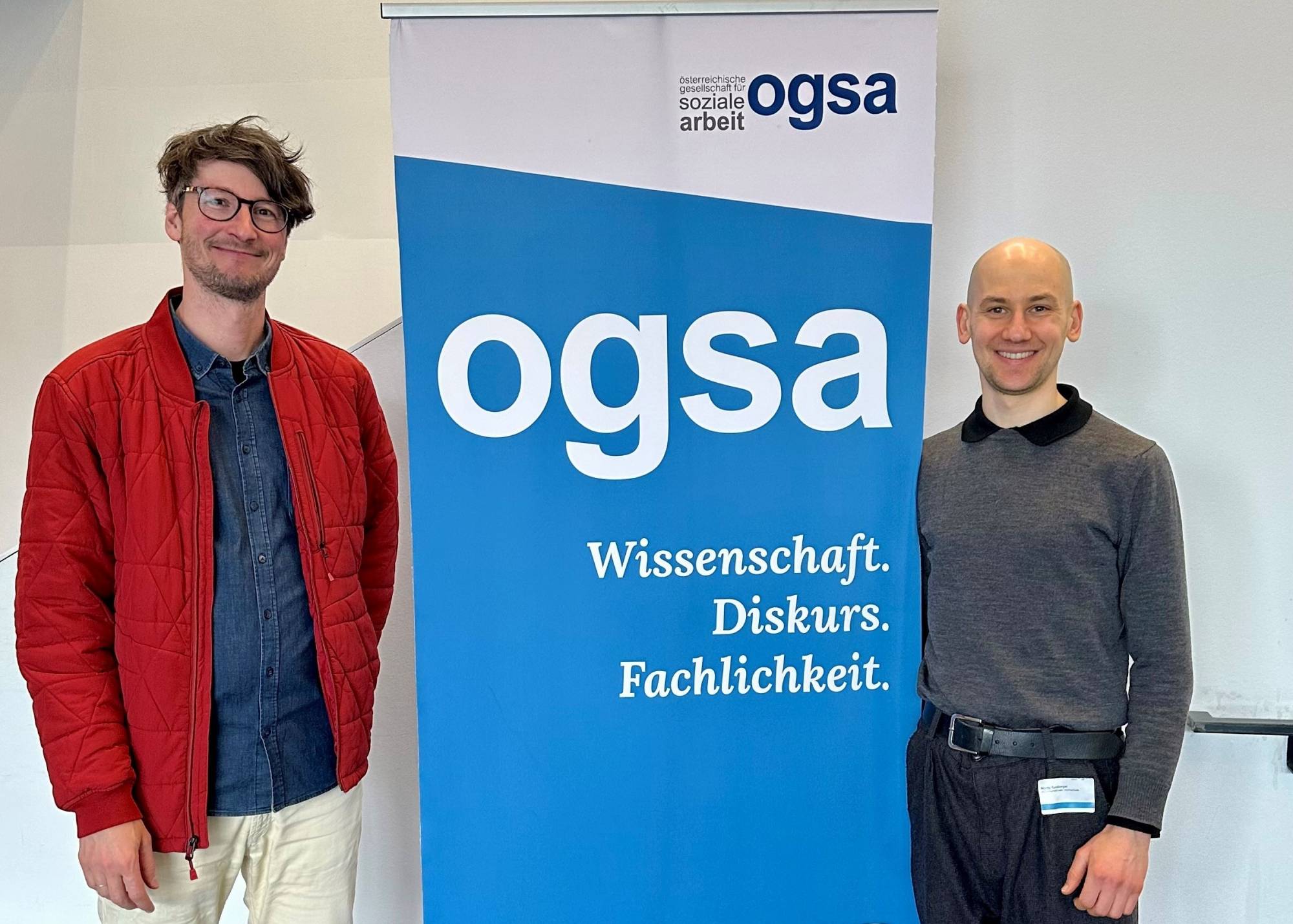 <p>From left: Bastian Oechsle and Moritz Reisberger (MCI Department Social Work) at the ogsaFORUM 2026 in Vienna ©MCI</p>