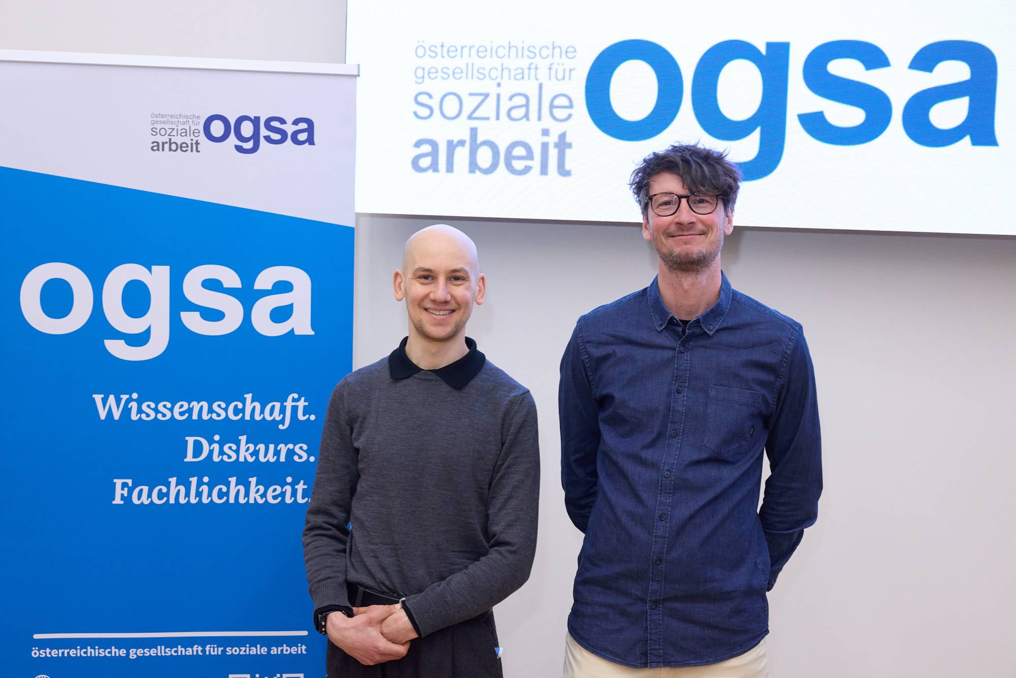 <p>From left: Moritz Reisberger and Bastian Oechsle (MCI Department Social Work) at the ogsaFORUM 2026 in Vienna ©HCW/Schedl</p>