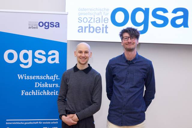 <p>From left: Moritz Reisberger and Bastian Oechsle (MCI Department Social Work) at the ogsaFORUM 2026 in Vienna ©HCW/Schedl</p>