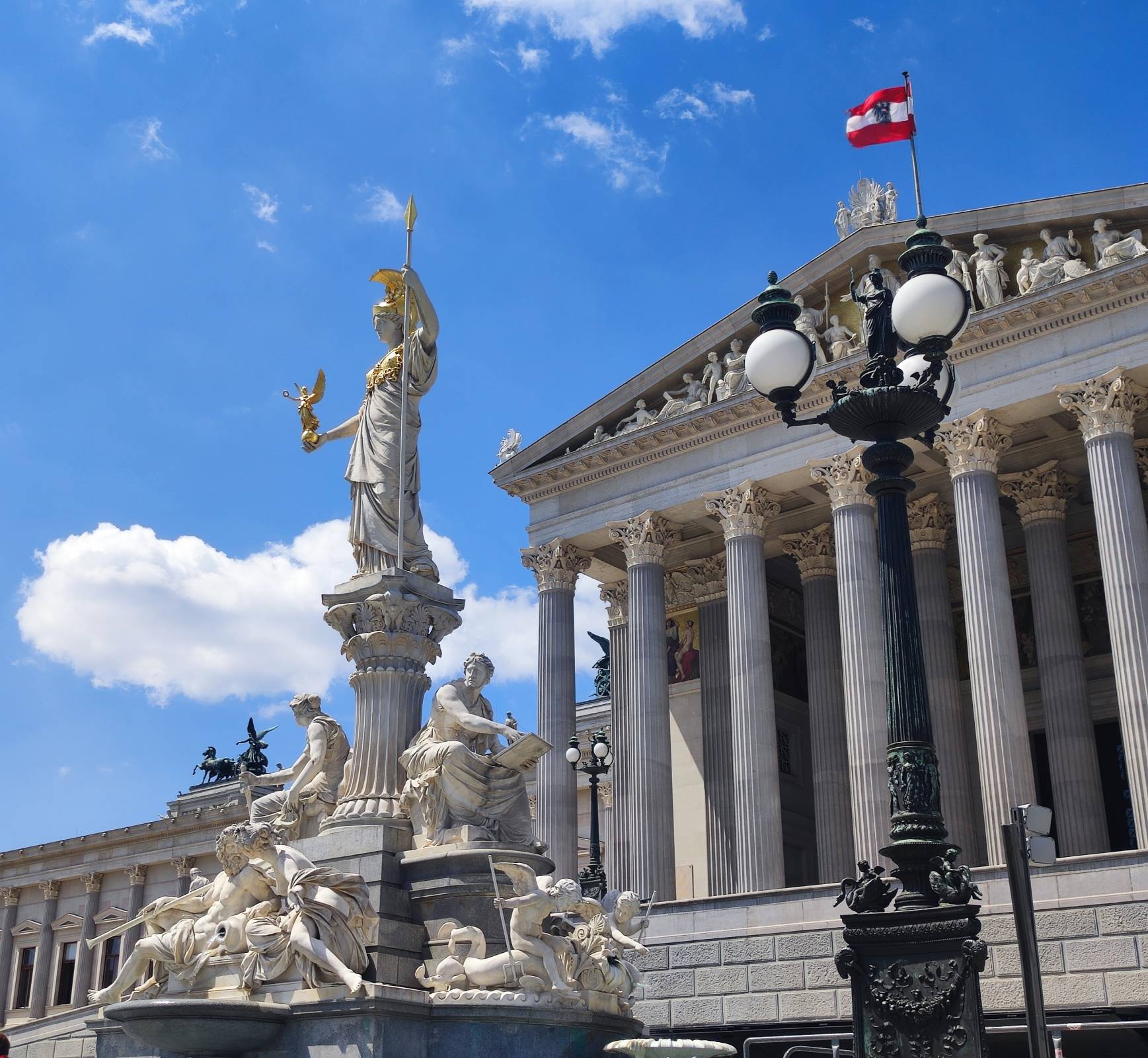 <p>Impressions from the field trip to the Austrian Parliament by students in the bachelor’s program in Social Work © Victoria Pirker</p>