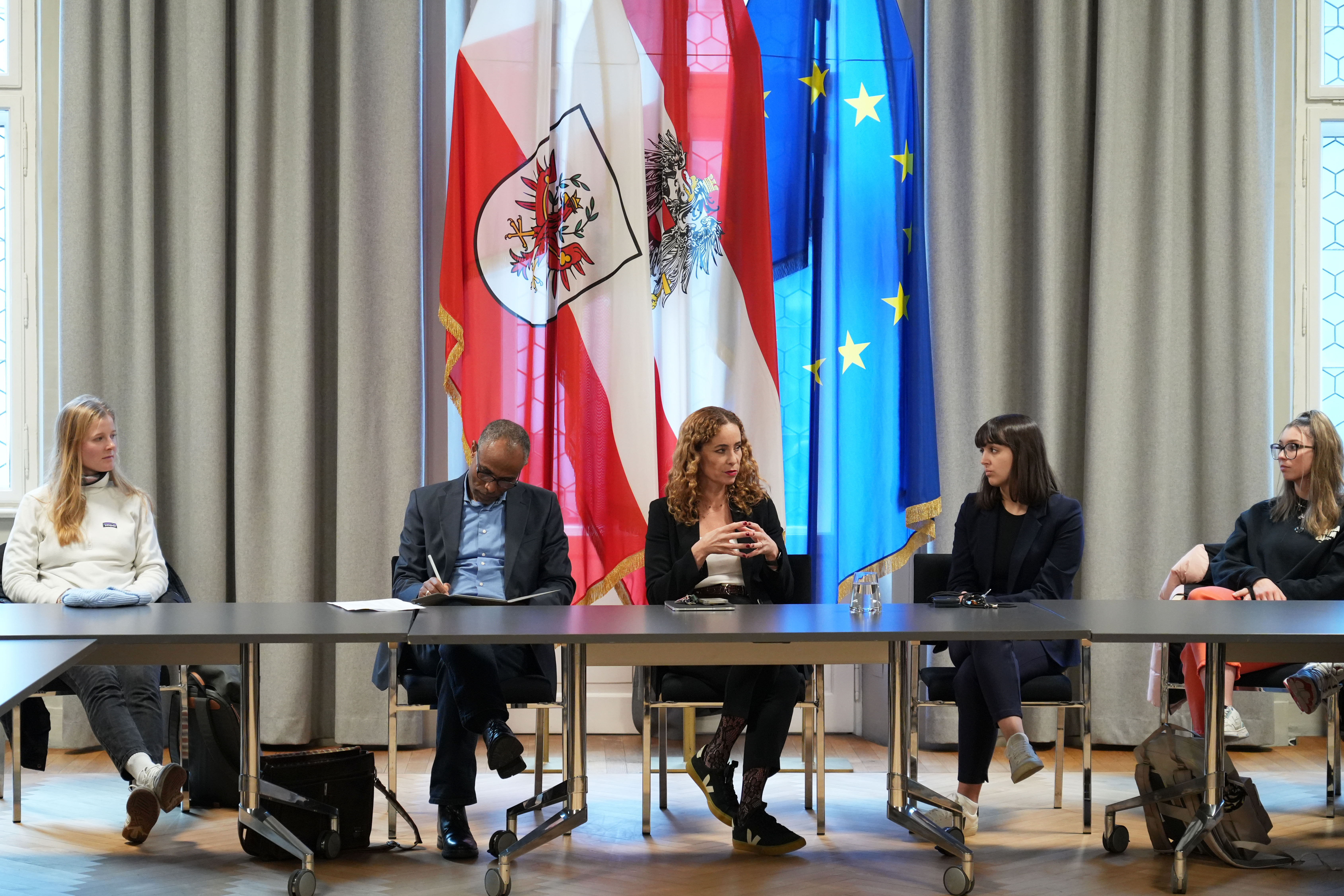 <p>Impressions of the excursion to the Tyrolean State House in exchange with LR Pawlata © Land Tirol/Reiter</p>