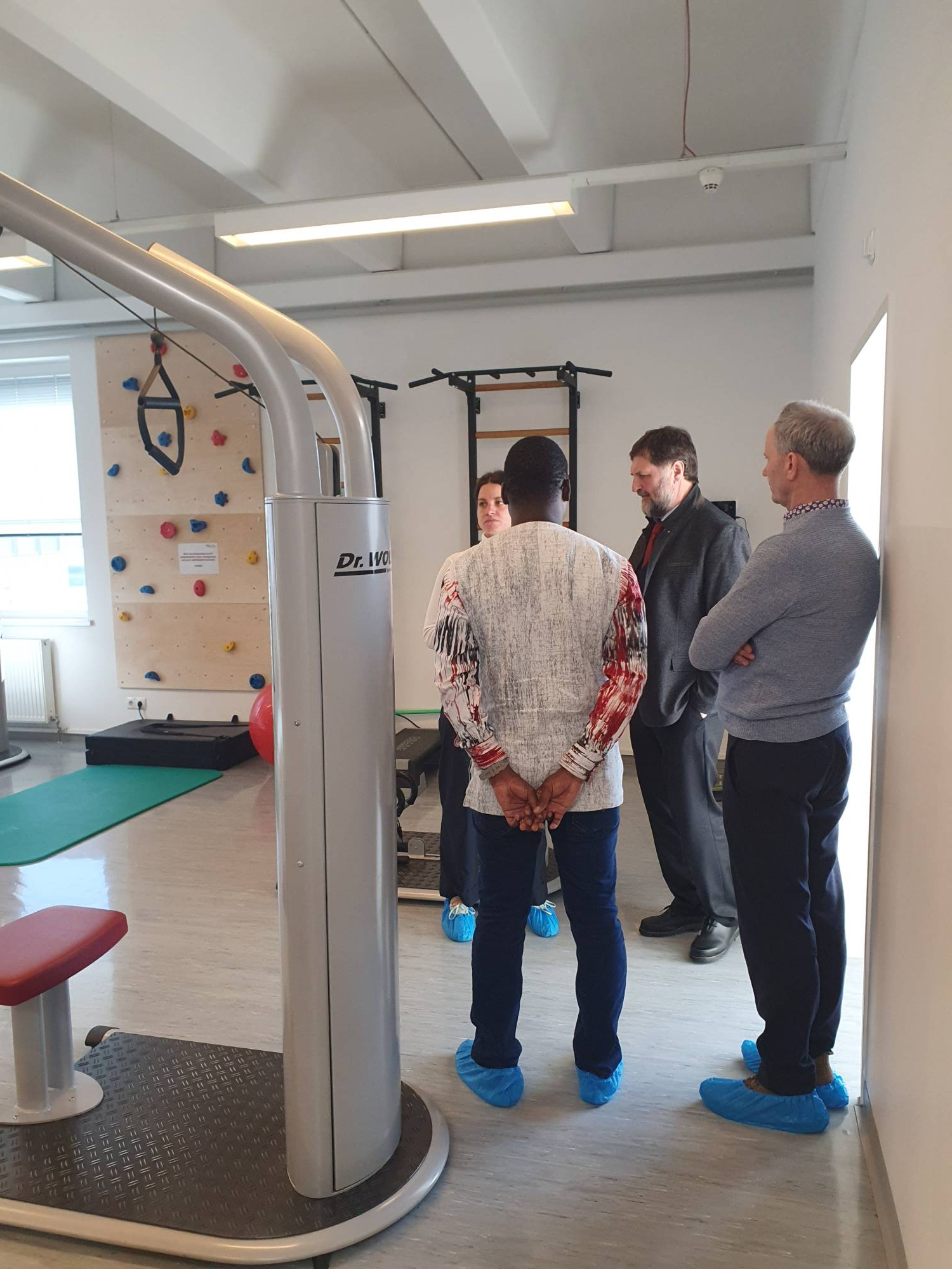 <p>Besuch aus Burkina Faso im Rahmen des RehaKineTrain-Projekts © MCI</p>
