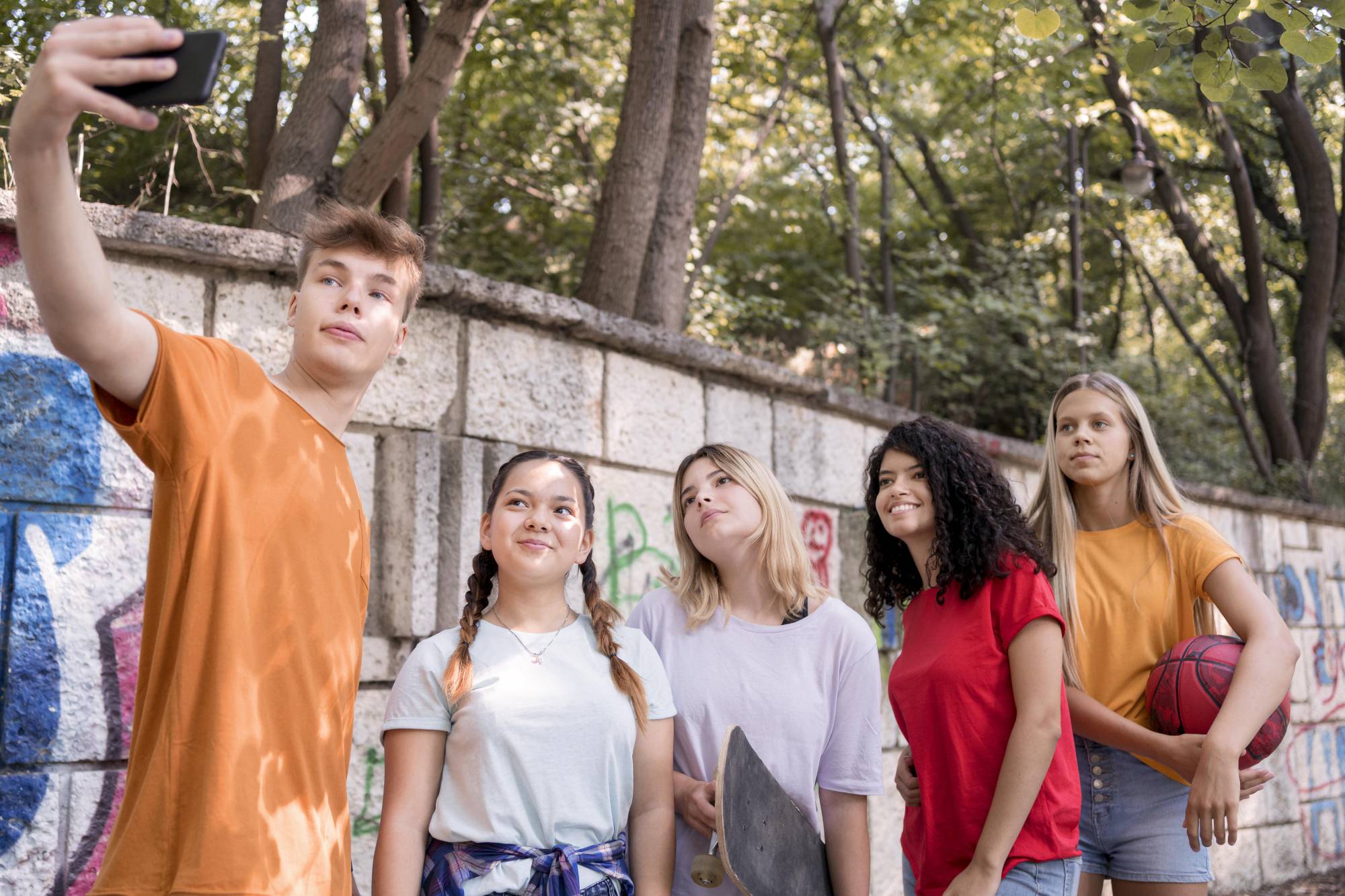 <p>Pioneering work for diversity: young people at the heart of youth work in Upper Bavaria © freepik</p>