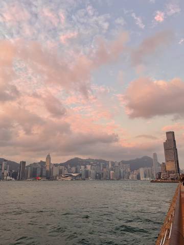 <p>Sunrise in Hong Kong on the harbor promenade. ©Rebecca </p>