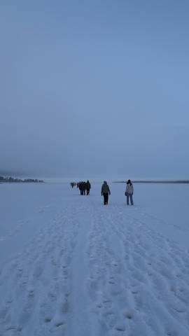 <p>Wanderung über das gefrorene Meer ©MCI/Forer</p>