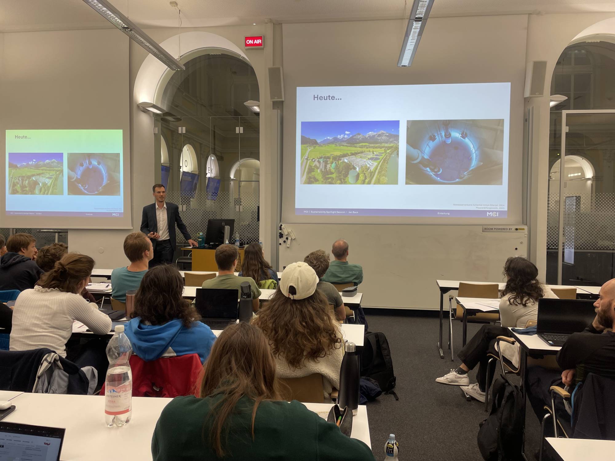 <p>Dr. Jan Back vom MCI bei der Sustainability Spotlight Session. Foto: © Valentina Forer</p>