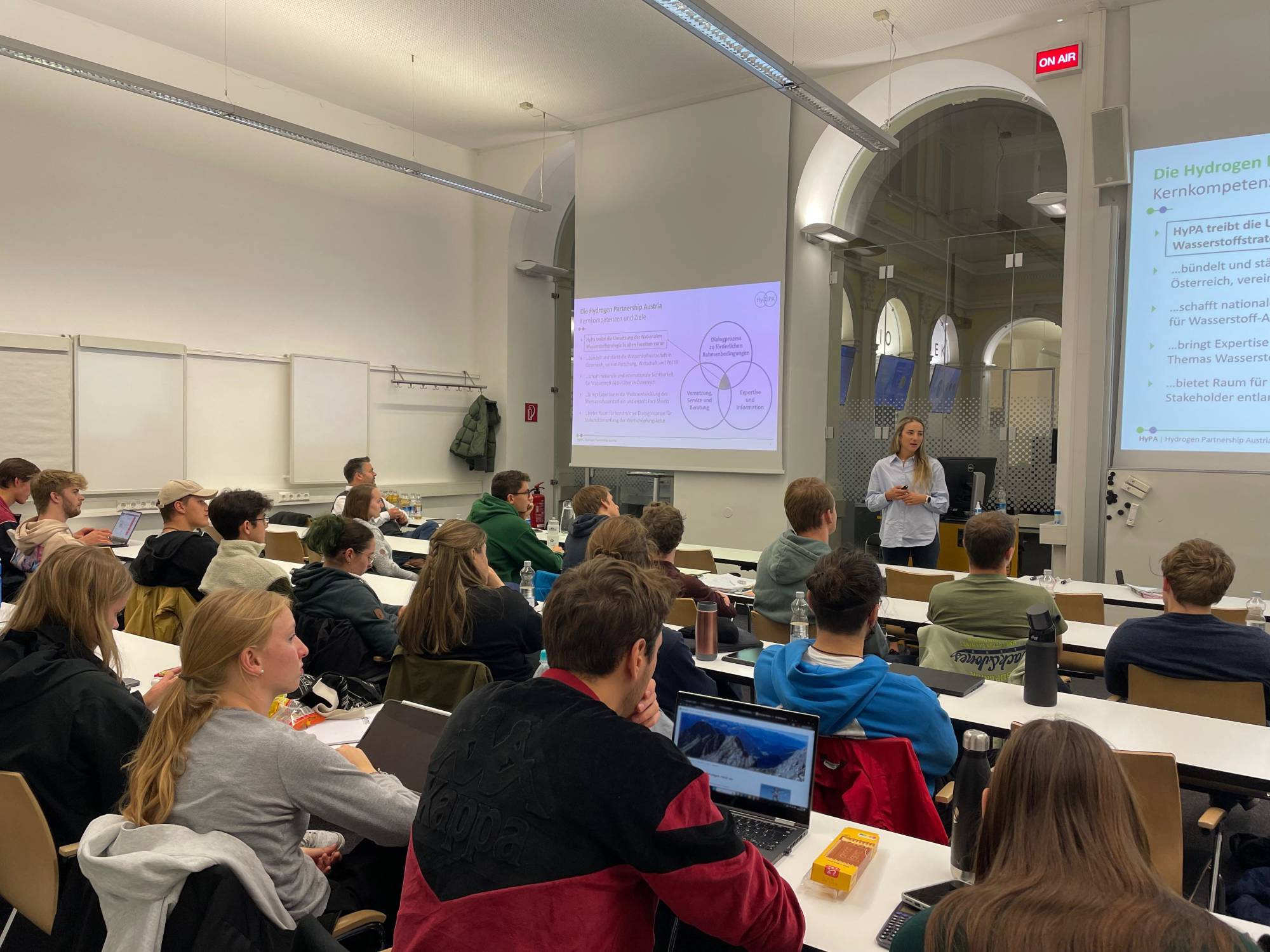 <p>Magdalena Lindl, M.Sc. von HyPA Cluster bei der Sustainability Spotlight Session © Nina Schaaf</p>