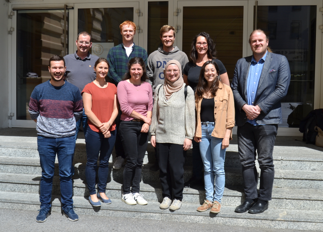 <p>Vorne v.l.n.r.: Benjamin Hupfauf, Sabrina Dumfort, Nina Schaaf, Eriona Canga, Alba Canet-Marti, Werner Stadlmayr; Hinten: Günter Langergraber, David Gurtner, Dominik Bosch, Angela Hofmann. Foto: MCI Niederseer</p>