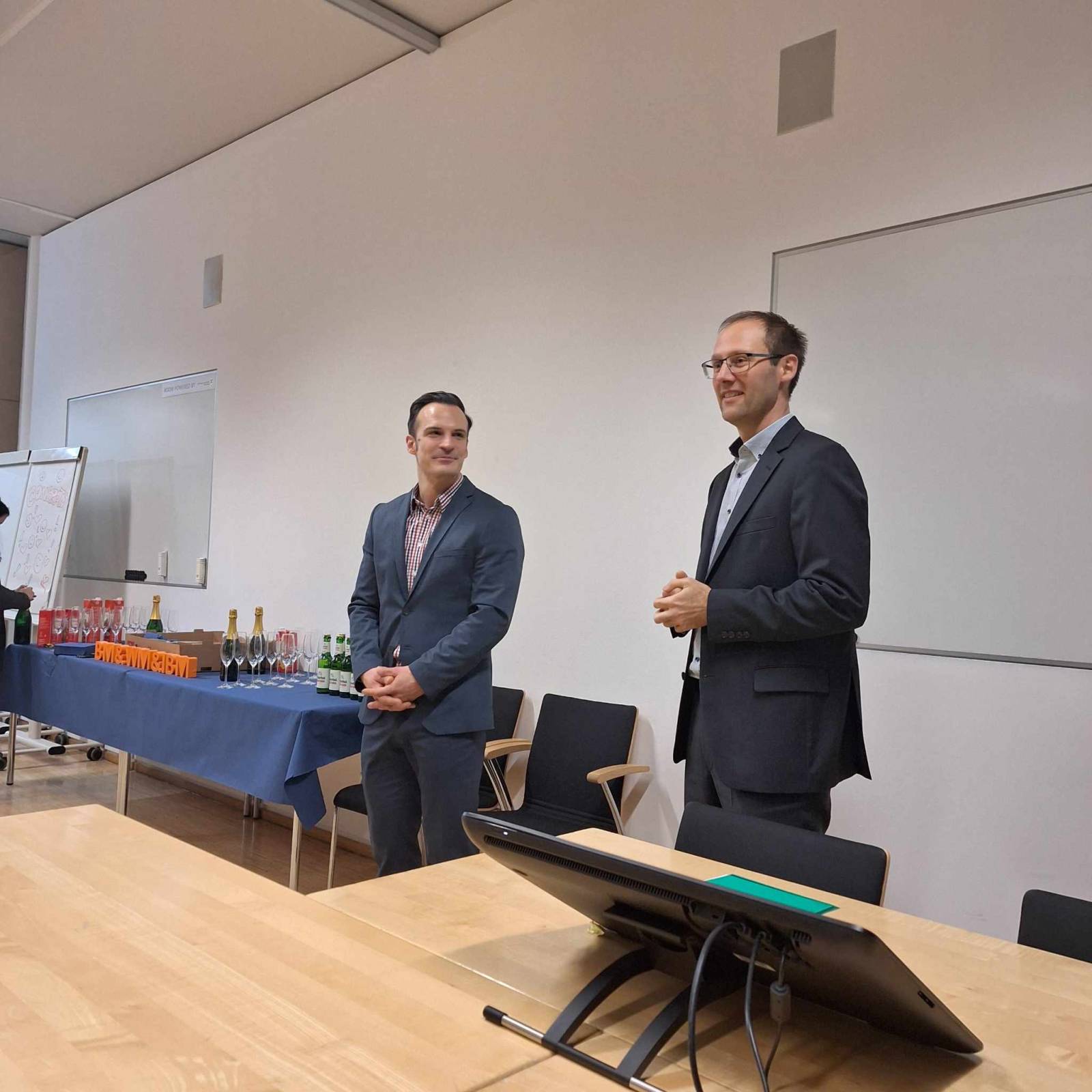 <p>Professor Razen and Professor Stöckl praised the impressive achievements ©MCI/Janina Platt</p>