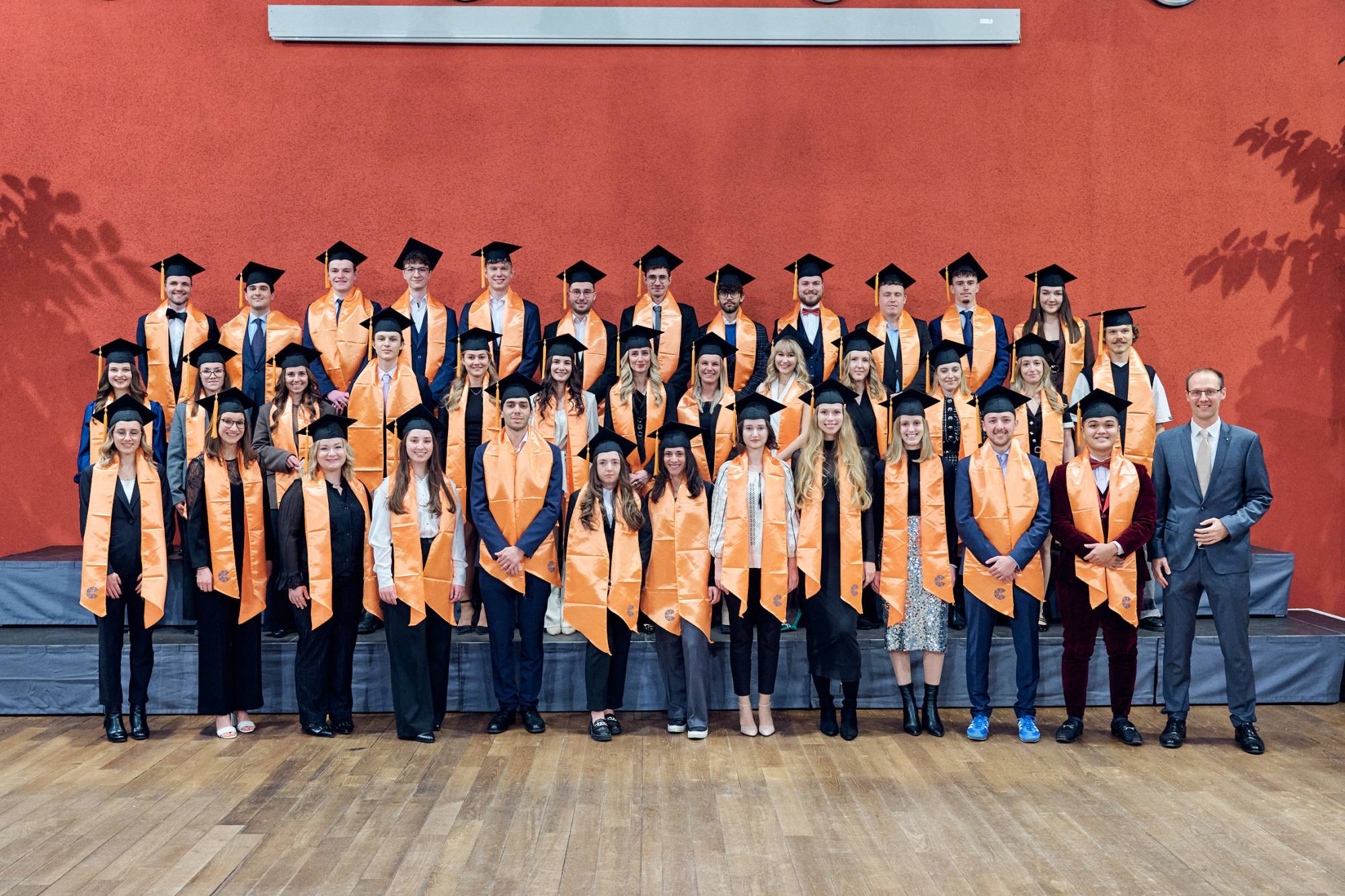 <p>Our graduates of the bachelor's program in Business & Management ©Klaus Maislinger</p>
