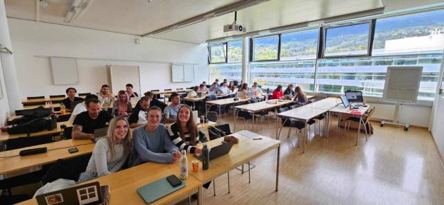 <p>Lehrveranstaltung Einführung wissenschaftliches Arbeiten, Gruppe Boulevard ©MCI / Michael Razen</p>