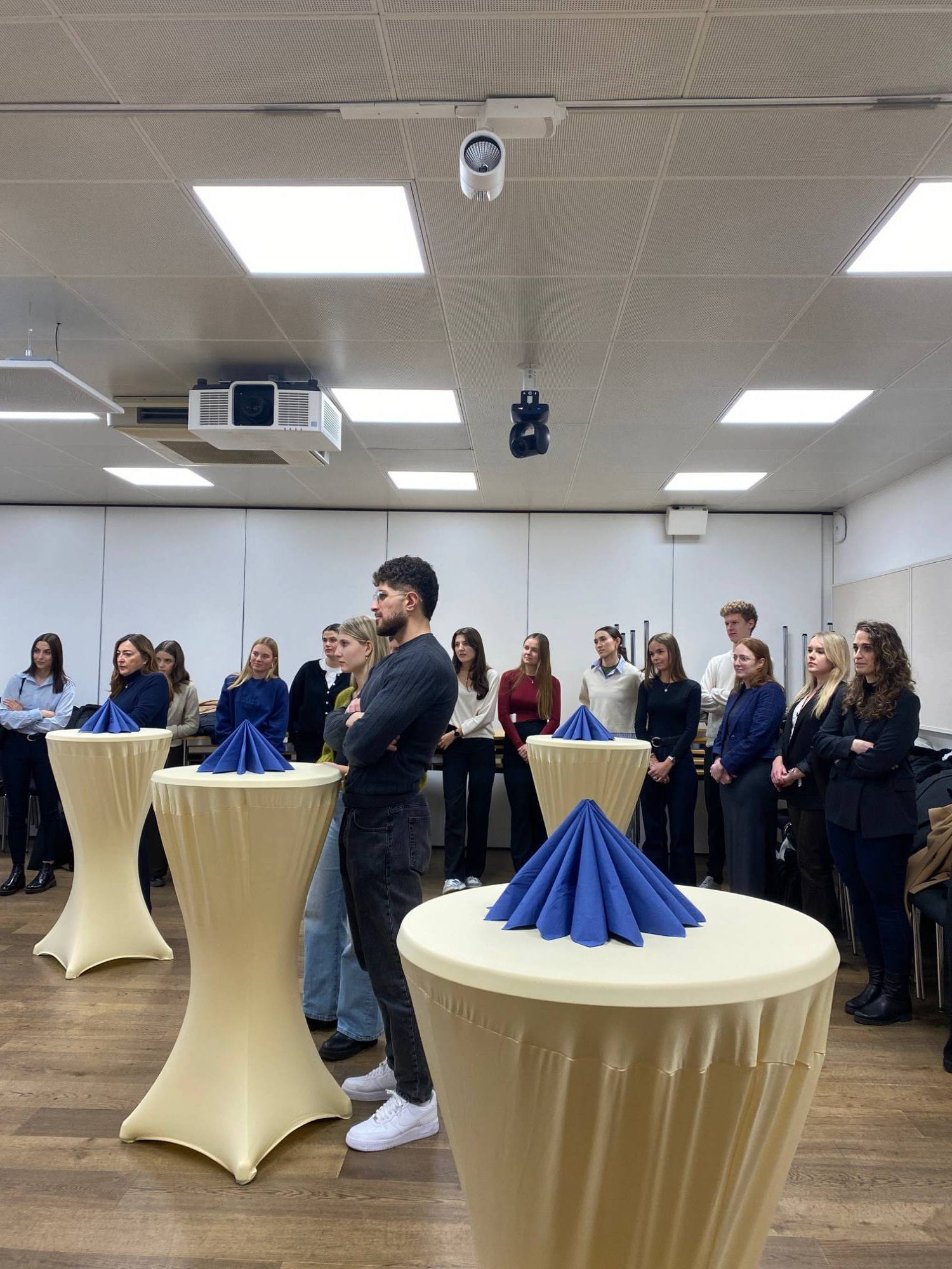 <p>Engagement trifft Exzellenz: Studierende, die ihr Wissen aktiv gestalten und weitertragen ©MCI/Janina Platt</p>