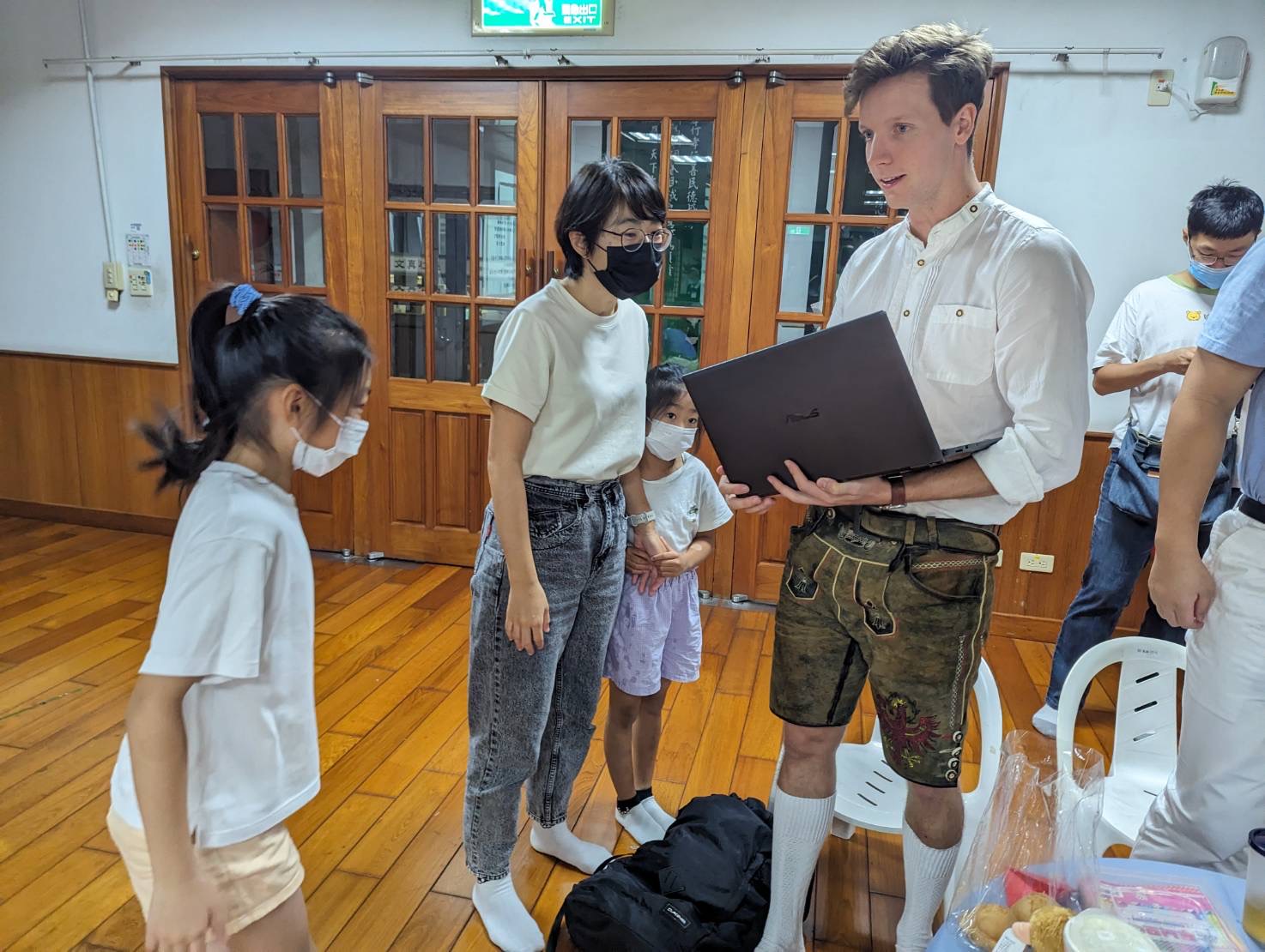 <p>Volunteering an einer chinesischen High School. © Peter Hopfgartner</p>