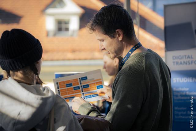 <p>Consultations on our study programs ©MCI/Hanna Amplatz</p>