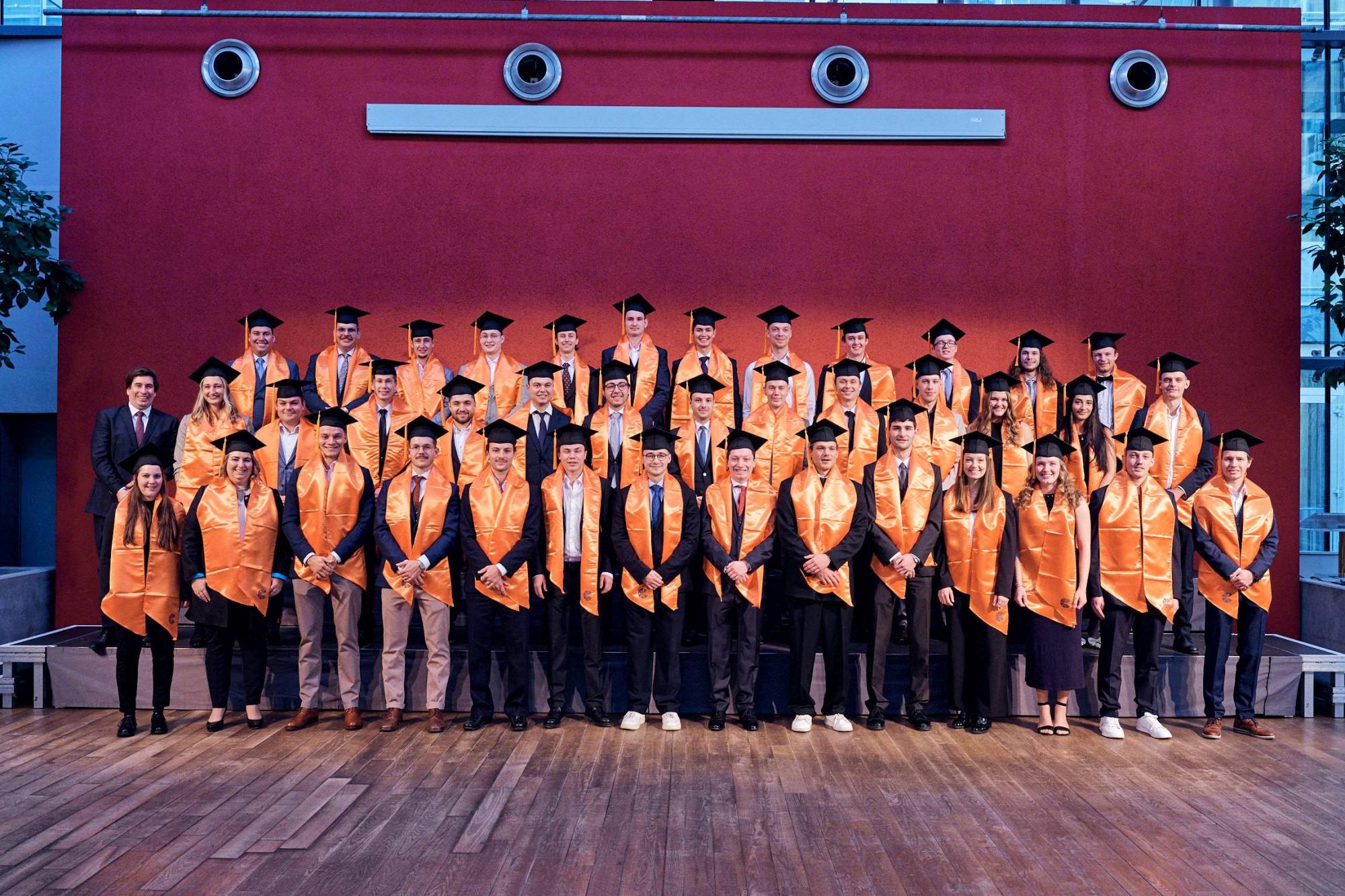 <p>Bachelorabsolventinnen und -absolventen aus dem Department Wirtschaftsingenieurwesen. ©Klaus Maislinger</p>